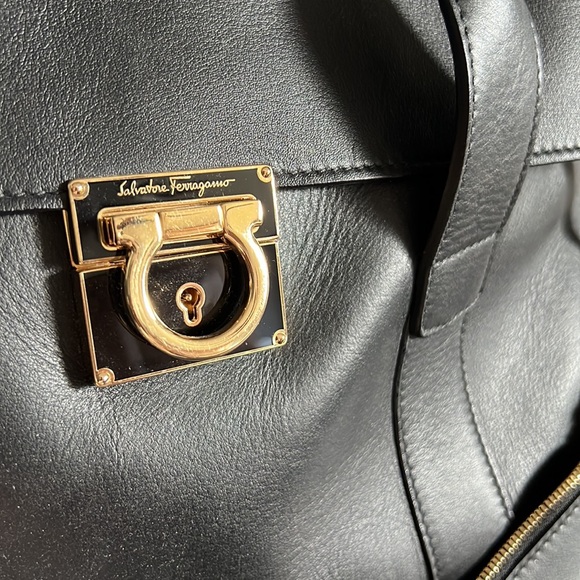 Ferragamo purse - Picture 3 of 5
